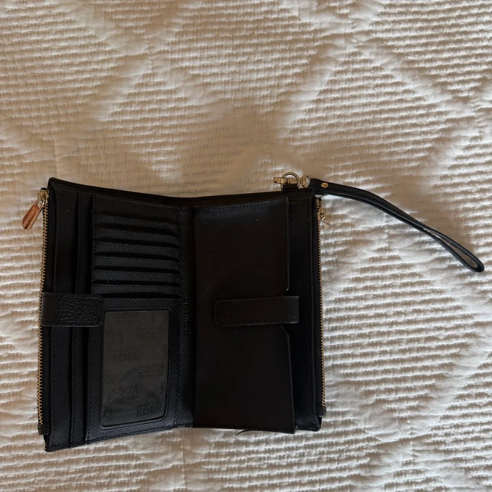Michael Kors Wristlet Wallet